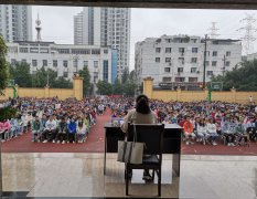 重庆市机电技工学校召开2020年秋期法制讲座